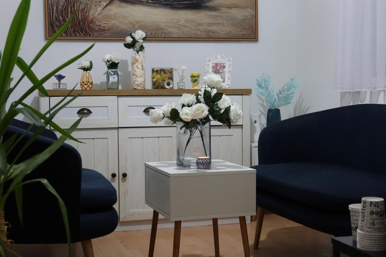 Trannit Stays common area